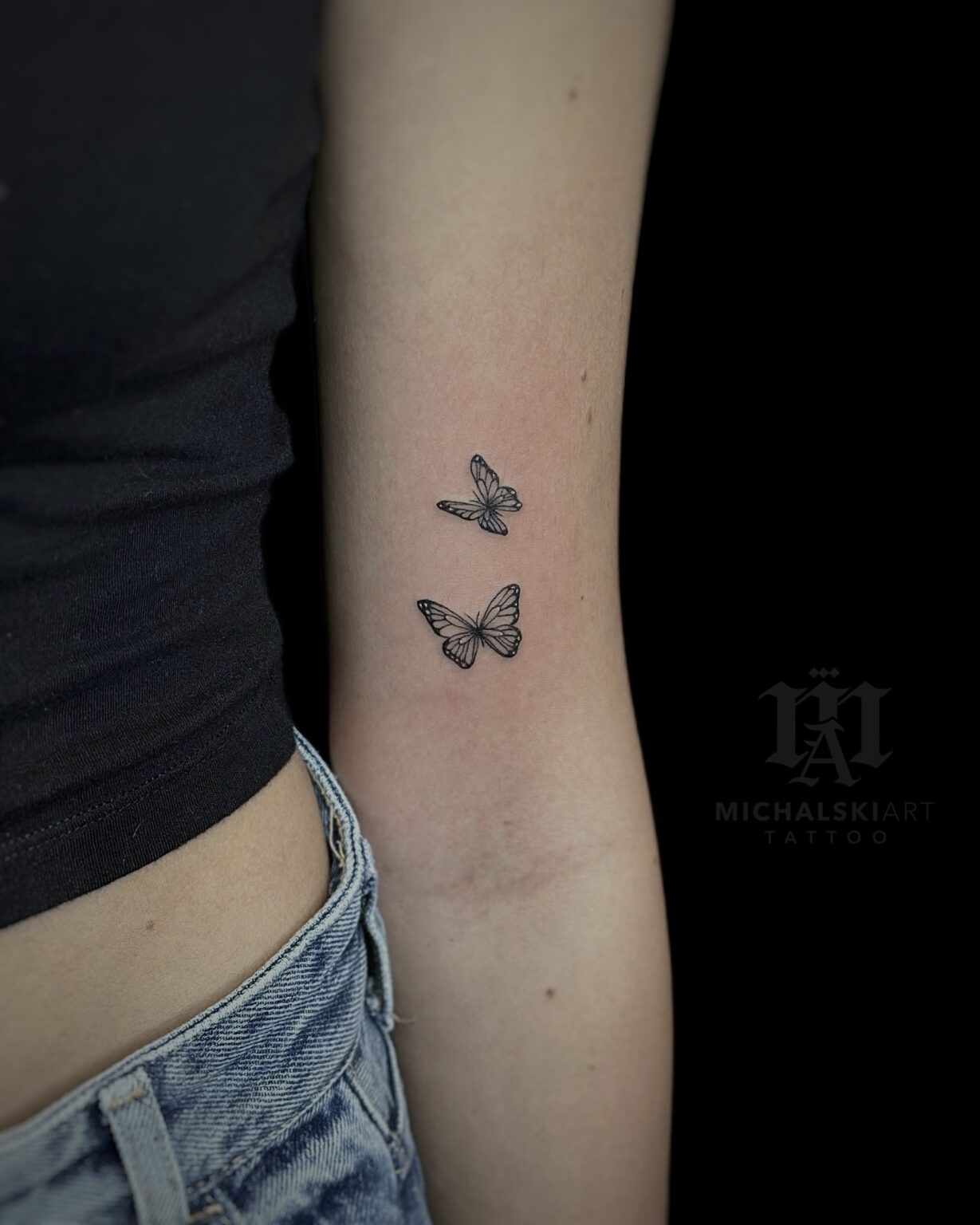 minimalistyczny tatuaż motyli