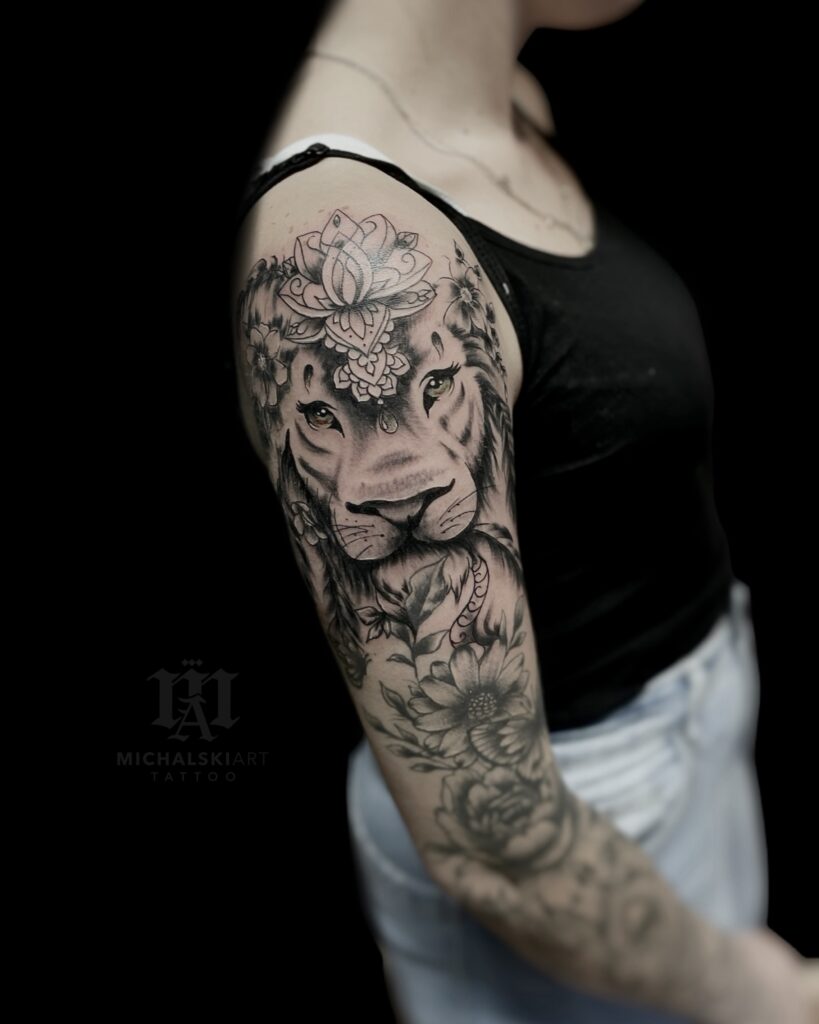 tatuaż lwa na ręce
