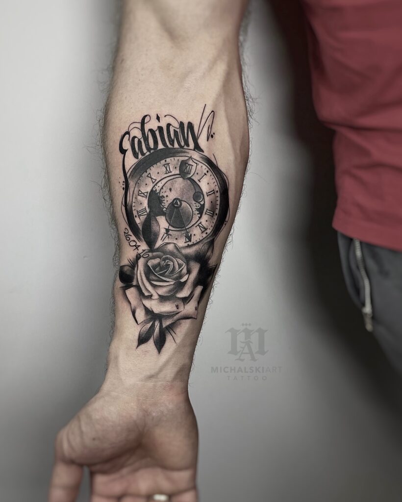 realistyczny tatuaż zegara