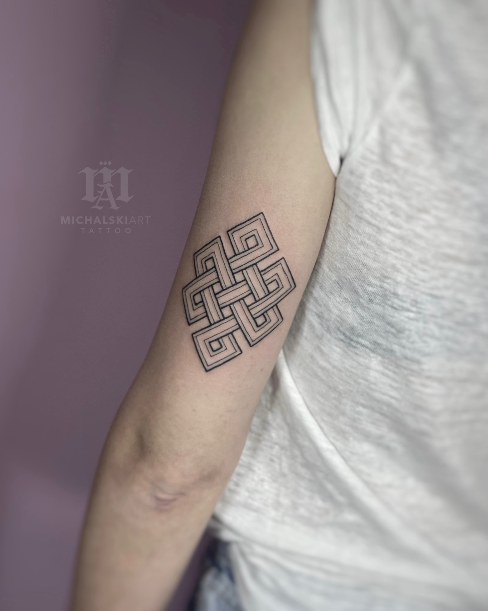 tatuaż wzór geometryczny