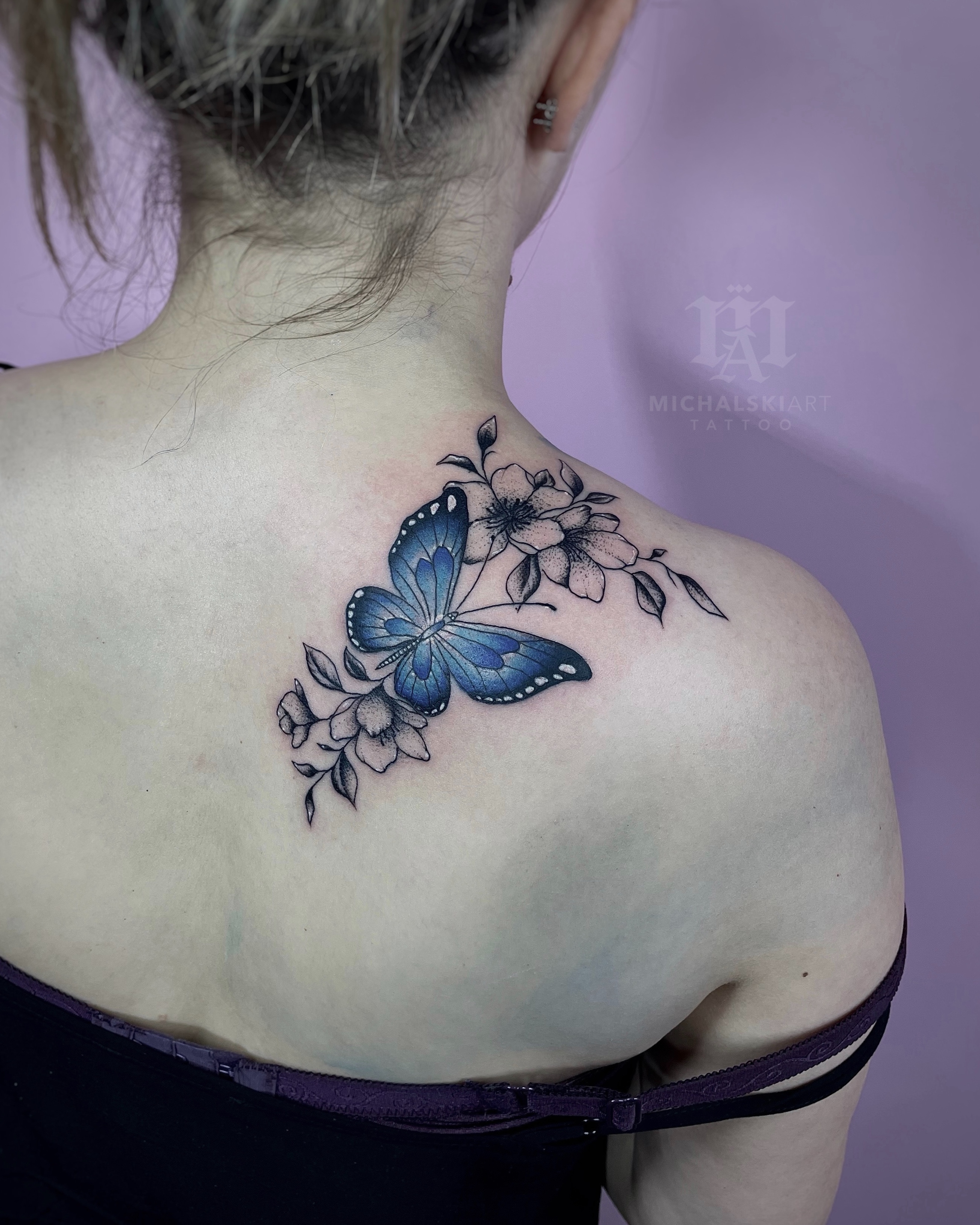 kobiecy tatuaż motyla