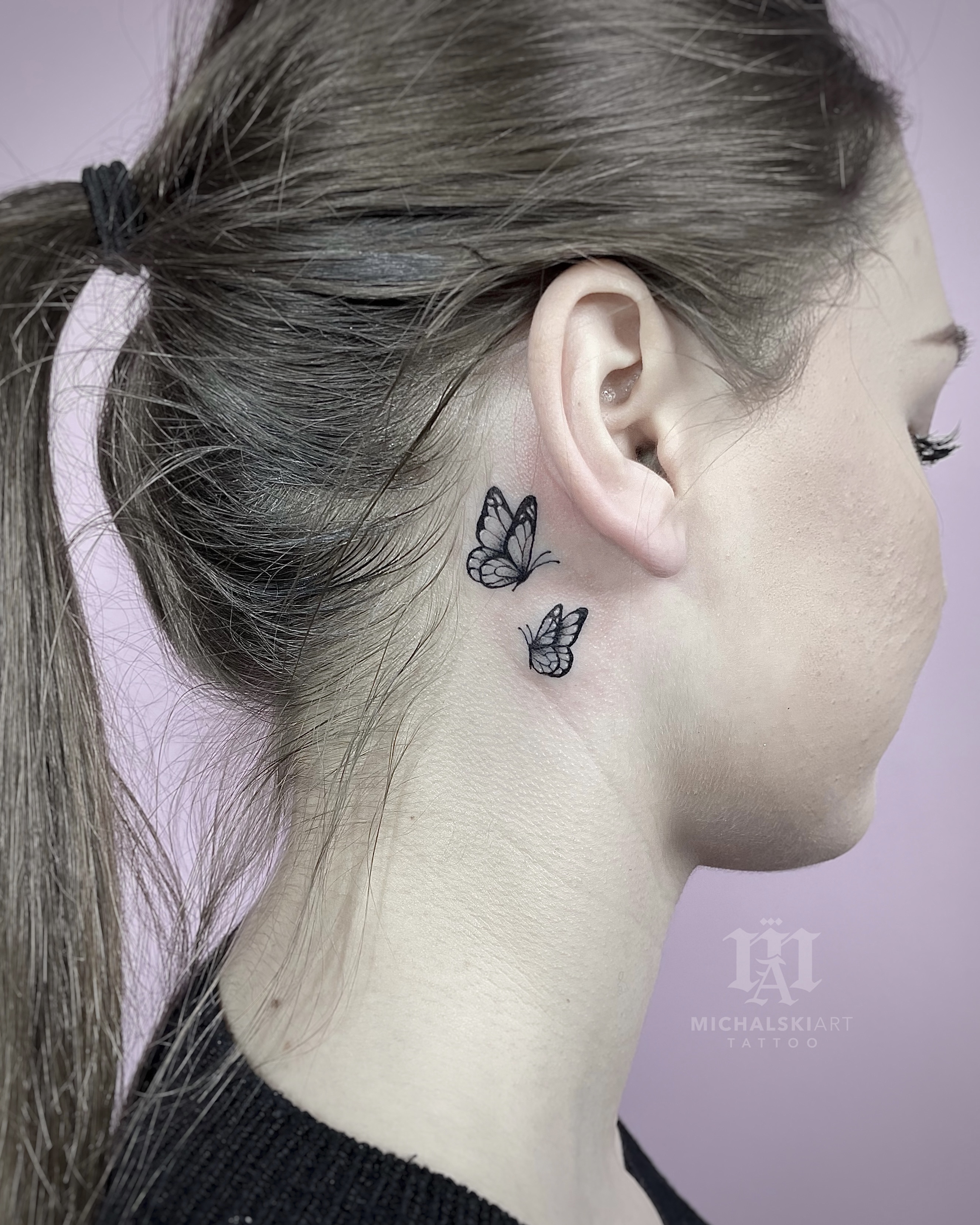 kobiecy tatuaż motyli