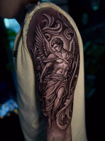 Michal Anioł realistyczny tatuaż